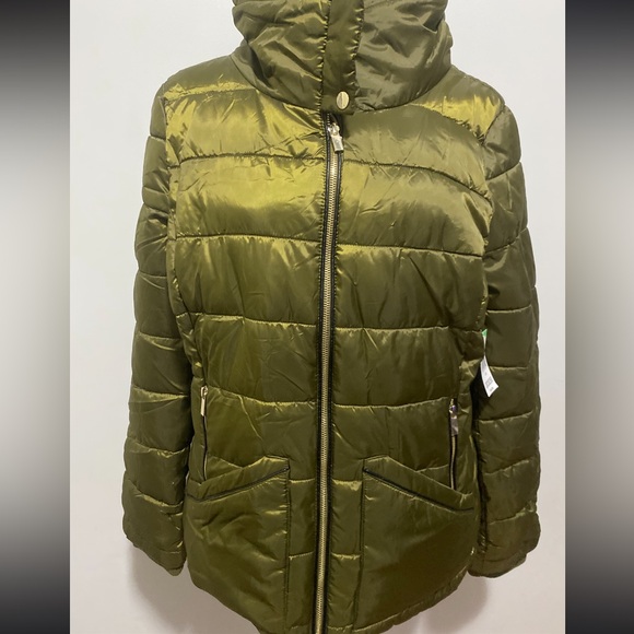 Cropped Puffer Jacket. - Picture 2 of 4